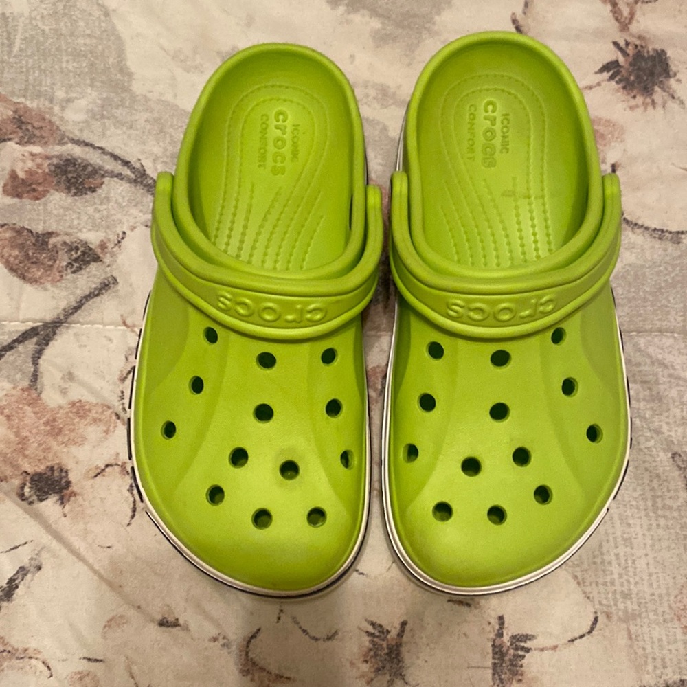 Crocs clogs lime green/navy letters